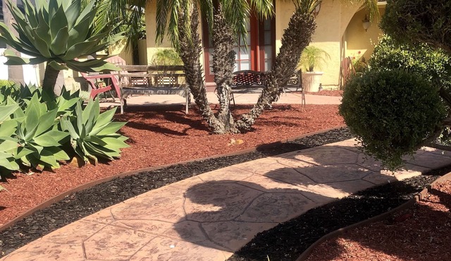 Quite Solana Beach Retreat -Quaint Patio -Walk to Lagoon Trails -1 Mile to Beach in Solana Beach