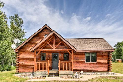 Rapid River Log Cabin w/Loft on 160 Scenic Acres in Gladstone