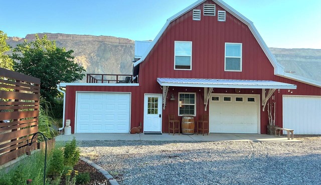 Red Barn Loft with Stunning View of the Bookcliffs
