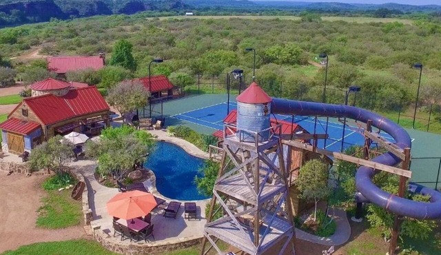 Red Sands Ranch River Resort - Private Pool, Tennis, Gym, 4-Story Water Slide! in Mason