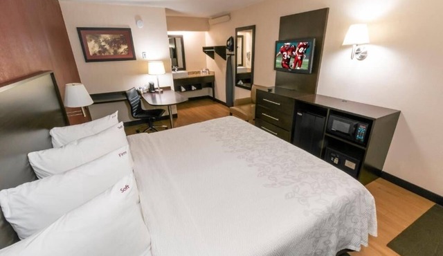 Relax in Practical Room Ideal for Students Visiting OSU in Columbus