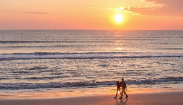 Relaxing Beach Condo with breathtaking sunrise views in Ormond Beach