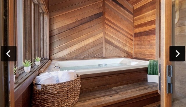 Relaxing, Quiet Retreat! Great floor plan for Friends & Family! So comfortable!