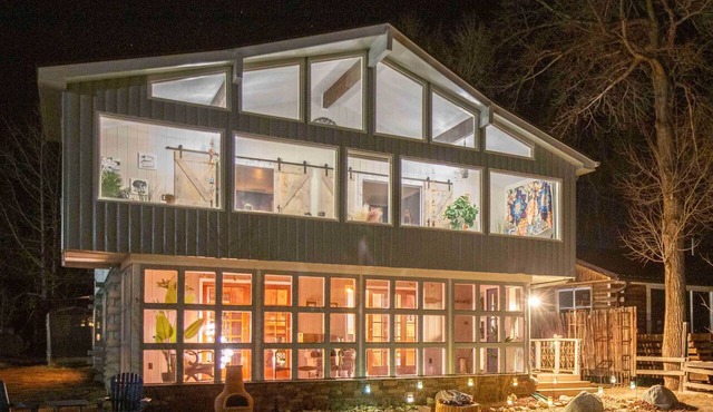 Remodeled Lake Cabin, Stunning Mtn View, New Patio