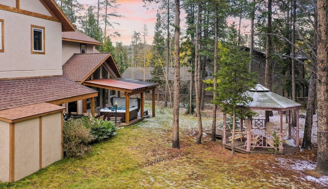 River Rock by AvantStay | 8 Bedroom Ski Estate w/Hot Tub & Movie Theatre