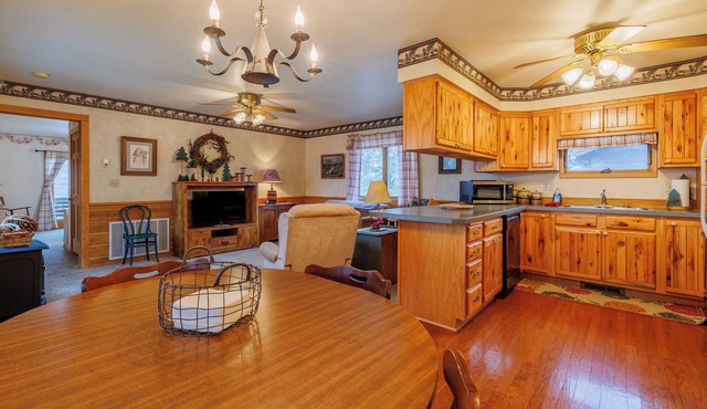 River's View- Spacious retreat, Overlooking the Shoshone River in Cody