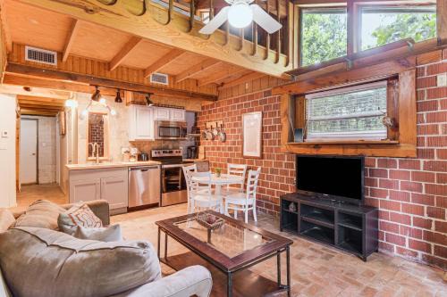 Riverfront Angler's Cabin in Fairhope w/Deck! in Fairhope