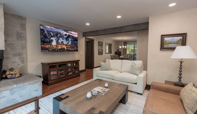 Riverfront Aspen Condo: Pool, Hot Tub, & Views!