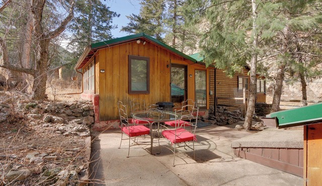 Riverfront Drake Home - 10 Mi to Estes Park!