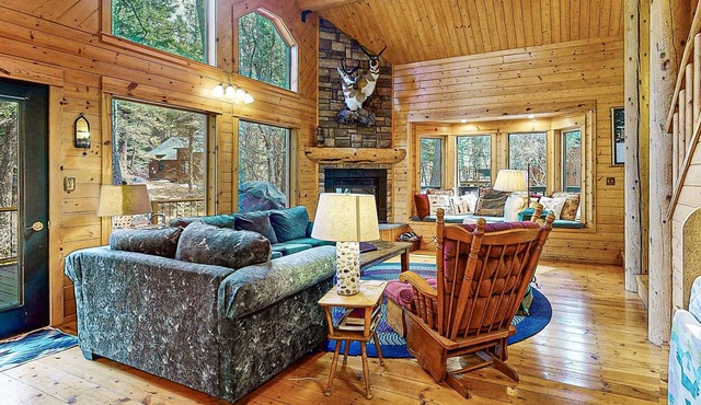 Riverfront home with deck, fireplace, & salt water hot tub- near hiking & lake in Joseph