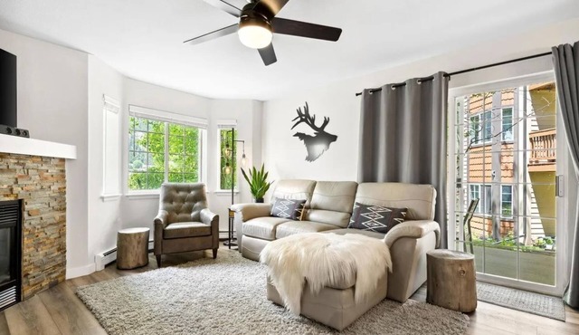 Riverfront Retreat near Beaver Creek - Hot Tub