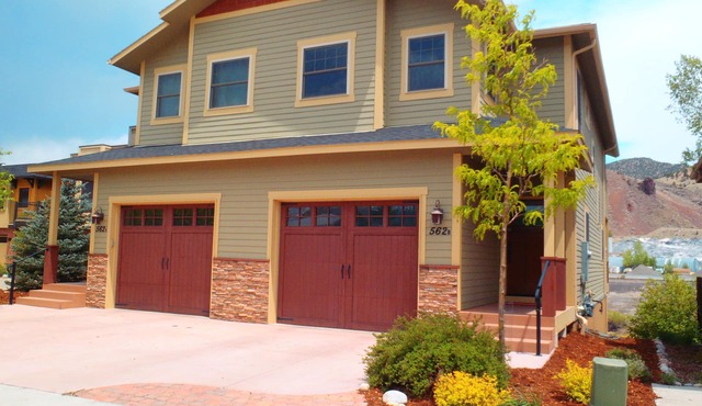 Riverfront Townhome 4 blocks from Downtown Salida, 3 Balconies, 2 Ensuites