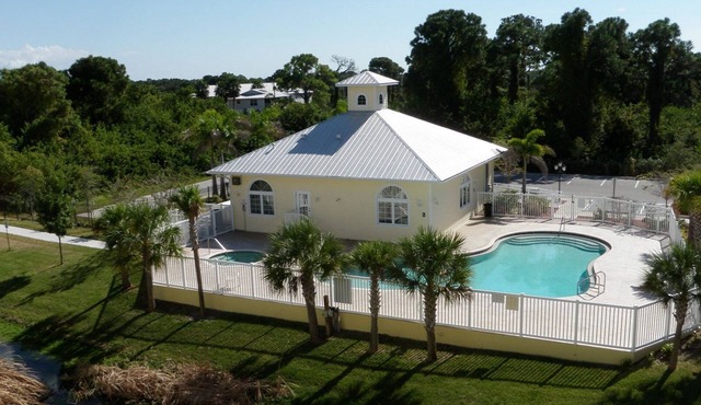 Rotunda West 3 Bedroom Condo with Amenity Access to Pool in Rotonda West