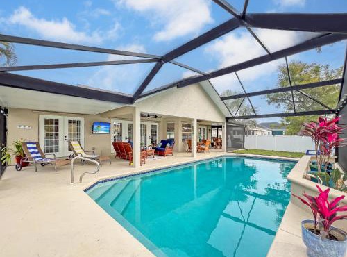 Ruby's Retreat, southwest facing, heated pool, private backyard in Cape Coral