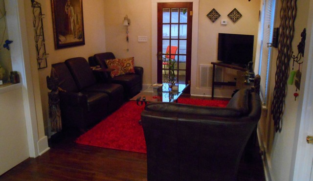 Rustic Apartment! Near Harris Lakes, Howey Mansion, Mission Inn, & Disney World!