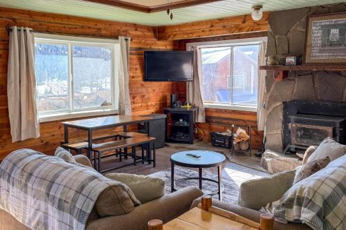 Rustic Cabin Stay in Brian Head Resort w/View in Brian Head