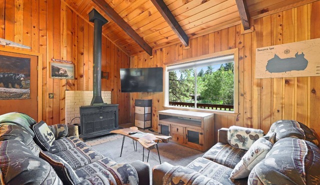 Rustic Log Cabin | Pet-Friendly, Walk to Lake, Sleeps 6