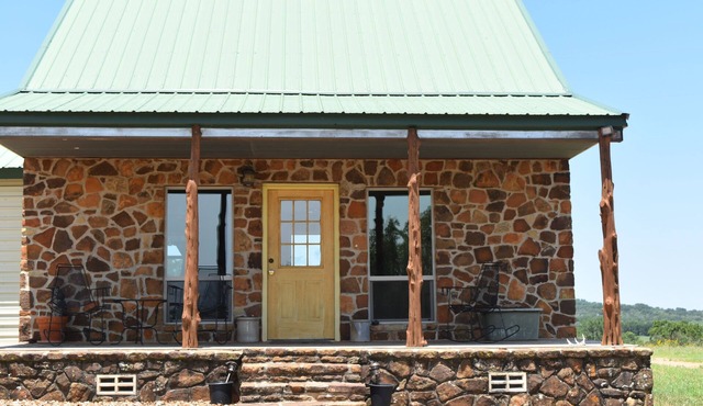 Rustic Loyal Valley Private Guesthouse with Peace & Serenity Views in Mason