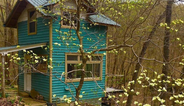 Rustic Off-Grid Cabin Getaway near Wayne National Forest, Ohio in Athens
