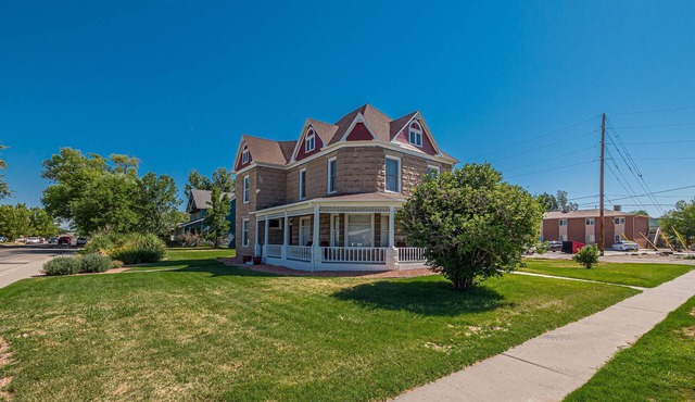 Sagebrush V: Pet Friendly Historical Stay