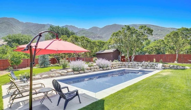 Sandy East Bench Pool Mountain Views Hot Tub