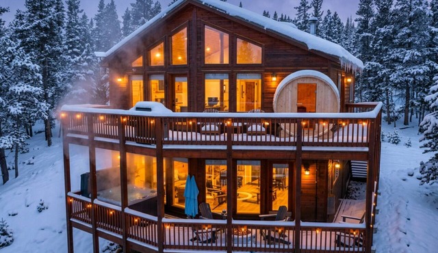Sauna Hot tub 2 King Beds Game Room Mtn views Close to Breck Pet friendly