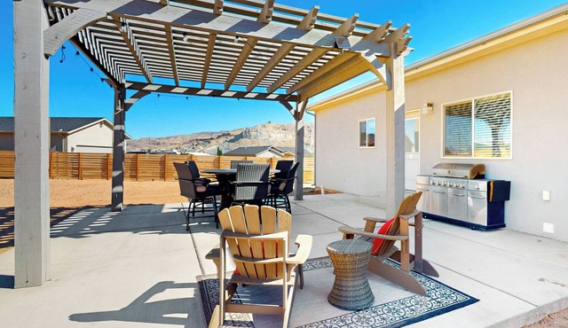 Scenic Home w/Yard in Big Water, Dogs Welcome!
