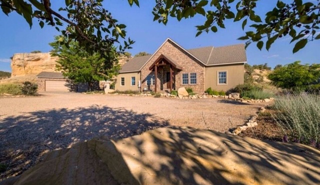 Secluded 16-acre Ranch House near Red Fleet, Steinaker & Flaming Gorge