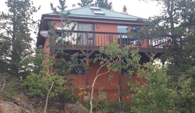 Secluded 2 story mountain home, trees and views. 3 BR/2 BA - ESCAPE THE HEAT!