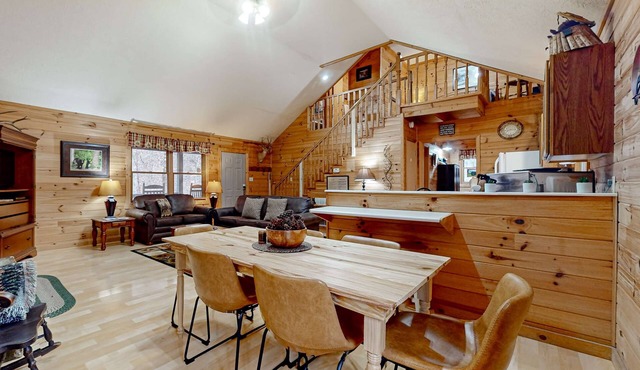 Serene Cabin Escape, Near Downtown・Firepit・Hot Tub in Townsend