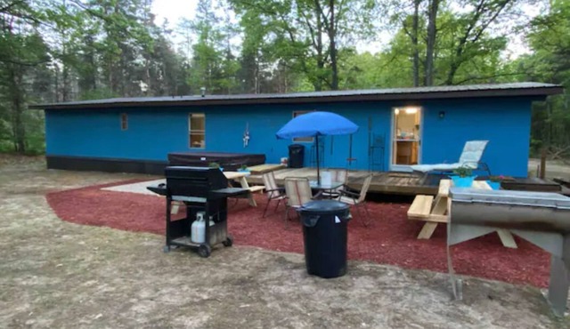 Silver Lake Sand Dune Rustic Cottage w/hot tub in Mears