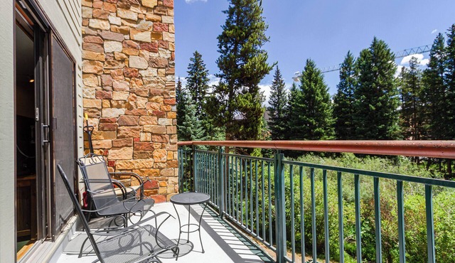 Ski-in/ski-out 1 bdrm condo, Hot tub access/pool, Gas fireplace, close to Main S