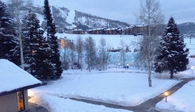SKi/walk to slopes/Village Great lofted unit close to slopes