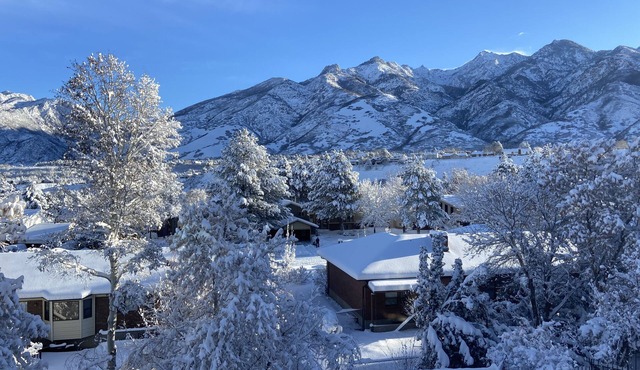 Skier’s dream! Gorgeous mountain views!