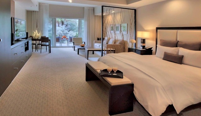 Sleep, Golf, Repeat–King Studio w Kitchen in Doral