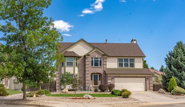 Sleeps 10, quiet neighborhood, spacious family home! Near USAFA