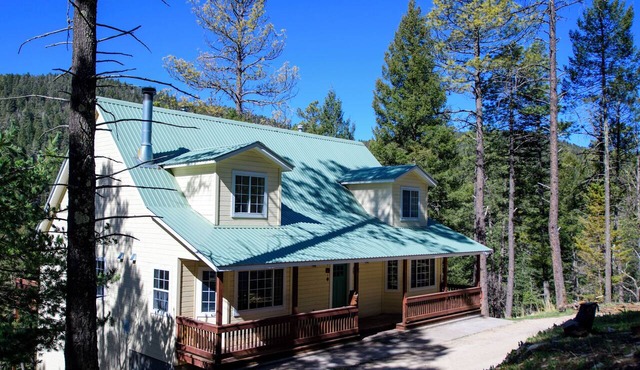 Sleeps 18 · 4 Private Acres · Views & Arcade in Cloudcroft