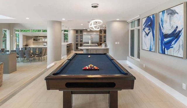 Sleeps 24! Luxe Waterfront Estate w Beach, Hot Tub in Sagle