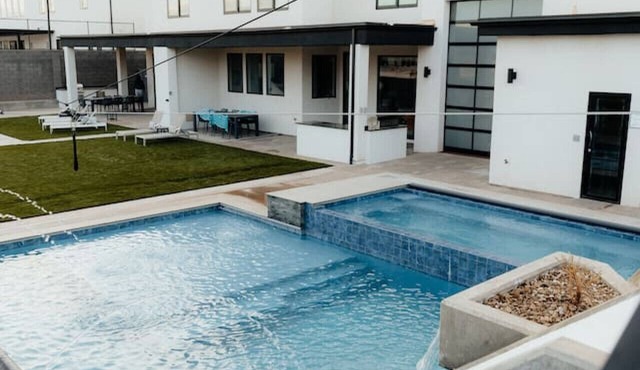 Sleeps 60! Pickleball, Hot tubs, Sauna, and more!