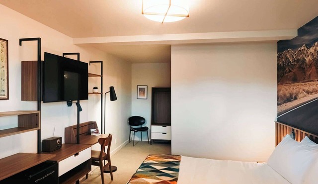 Snowy Peaks Getaway | La Vista Motel | 212