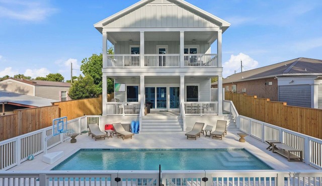 So Far, So Bueno! Sleeps 22 | Pool, LSV, Beachwalk
