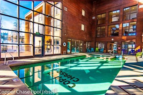 South Penthouse Pool-Spa Ski-in out Gym, Sauna, Laundry, BBQ in Brian Head