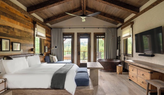 Southall Farm & Inn in Franklin