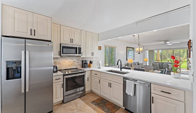 Spacious 2BR 2BA apartment close to the beach
