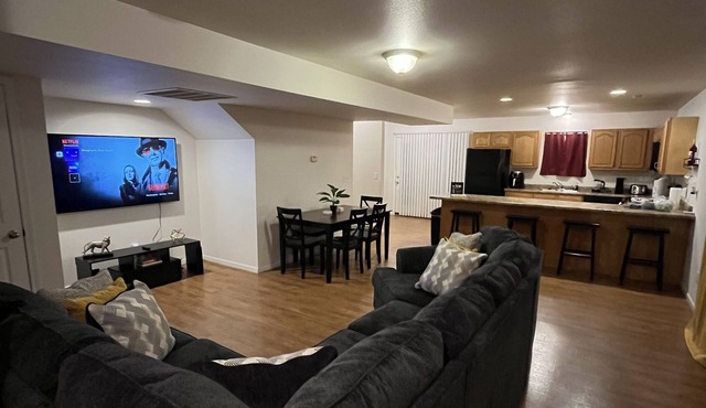 Spacious 3 BD, 2.5 BA home. Comfy and close to Fort Leonardwood in Saint Robert