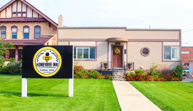 Spacious 3-Bedroom/3-Bath Downtown House. Check out these photos!