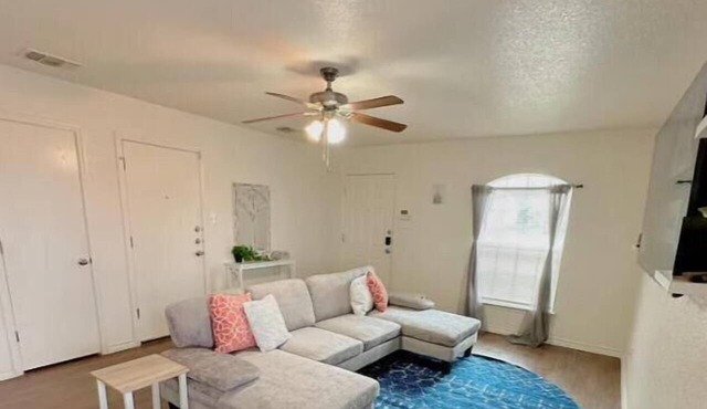 Spacious 3BR 2Bath Duplex- 5min to Fort Hood Clark Gate. in Copperas Cove
