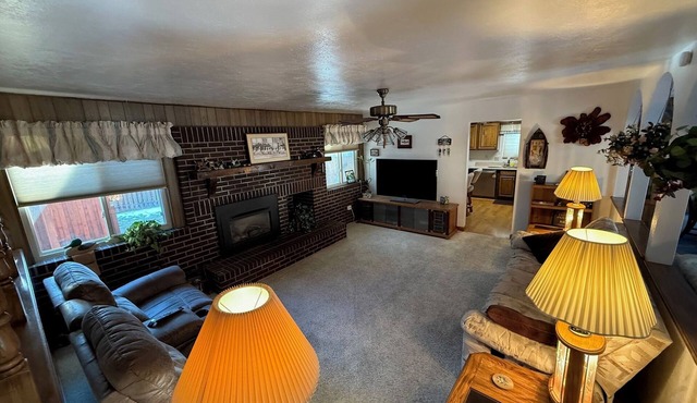Spacious 3BR Ranch Home across from Lake Arbor Park with Private Covered Patio