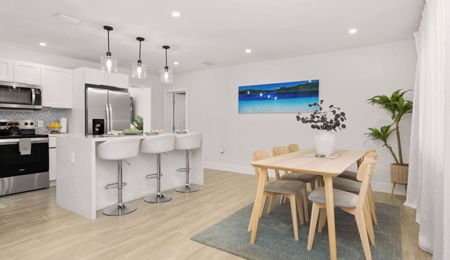 Spacious 4-bedroom house with a pool in fabulous Hollywood, FL in Hollywood