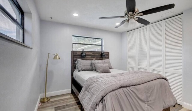 Spacious 5-bedroom farmhouse in fabulous with AC